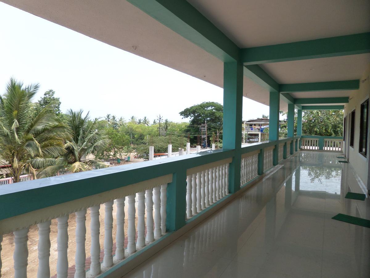 Hôtel Atithi Farm House à Borlai Extérieur photo